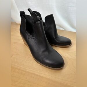 Toms Kallie Black leather Ankle Booties